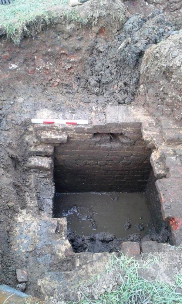toilet-remains-hyde-park